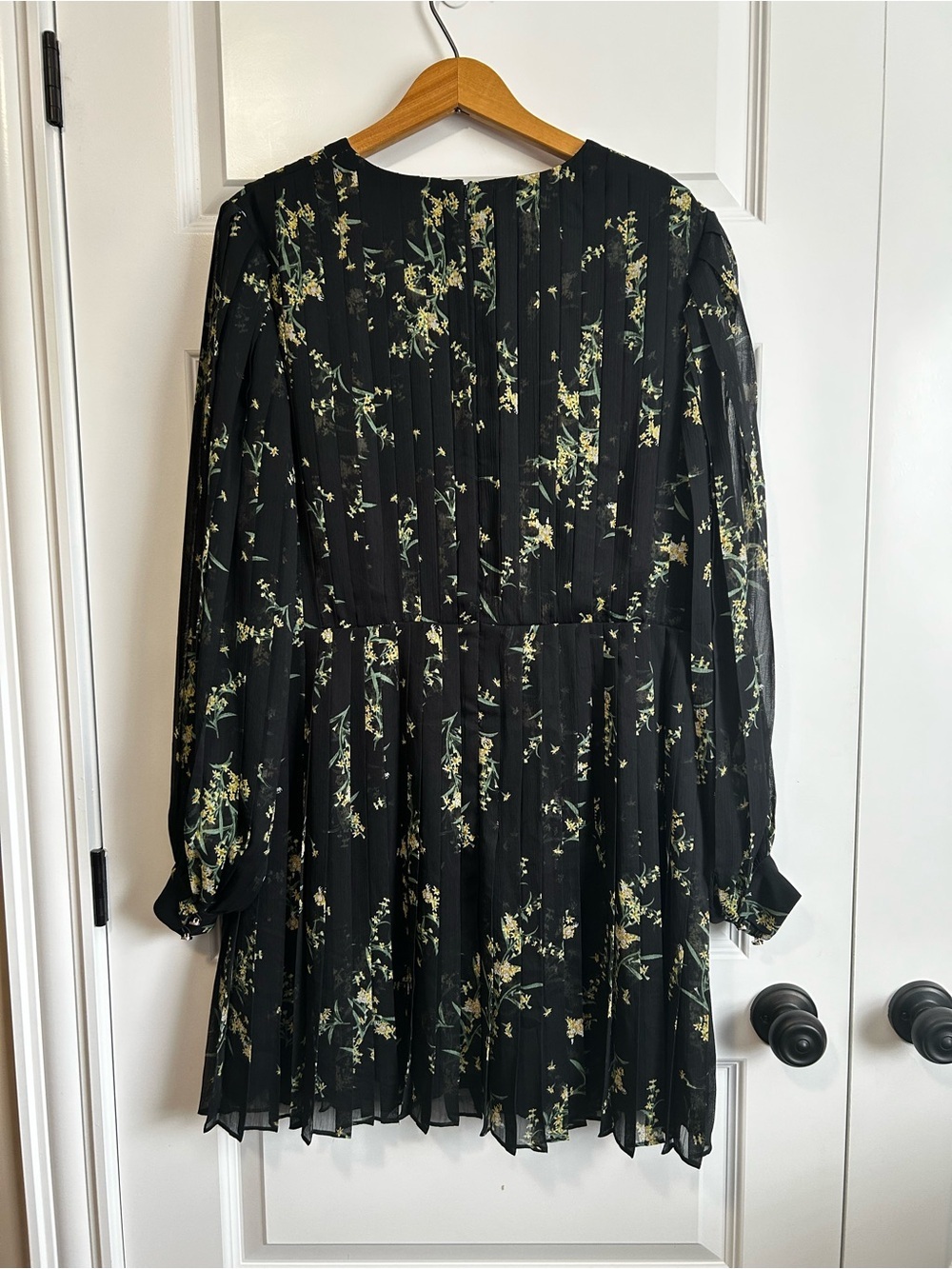 Ted Baker Papyrus Black Floral Long-Sleeve Pleated Dress - Picture 4 of 9